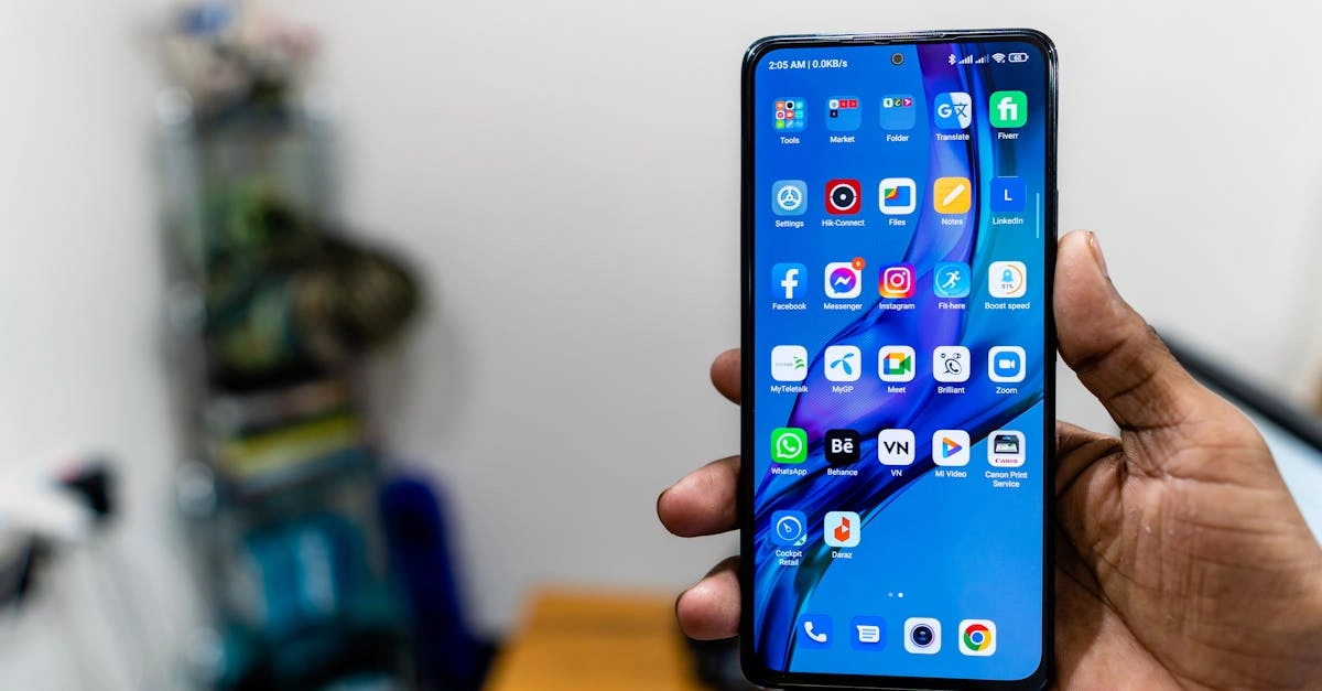 Мобильные приложения для художественной резьбы на экране смартфона